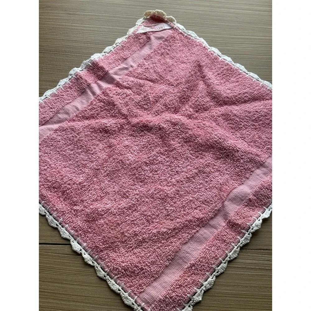 Vintage Cannon USA Pink Crochet Detail Heart Basket Bath Towel & Washcloth Set